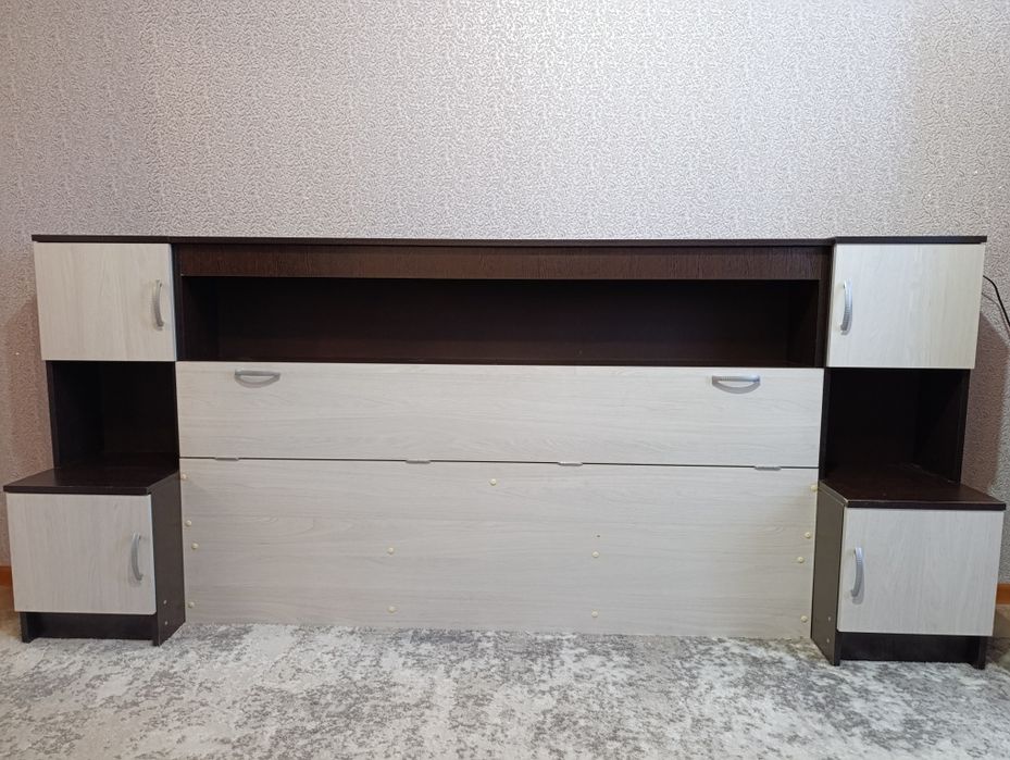 Стенка с тумбочками