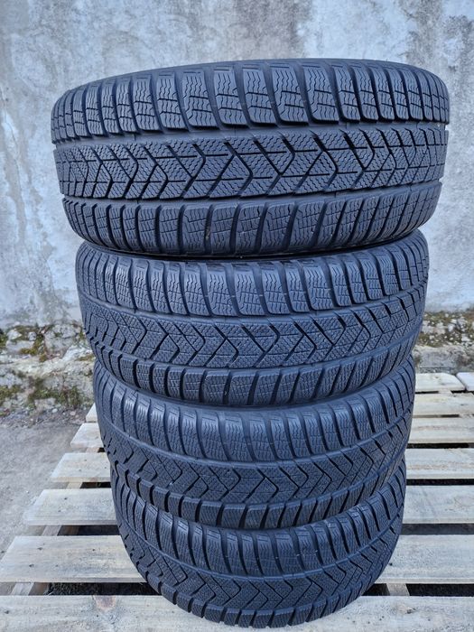 4anvelope iarna 225 45 18(relativ noi 7.5mm) Pirelli 2022