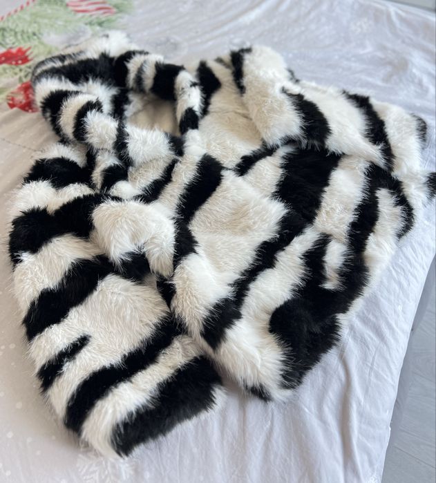 Черно бяло палто