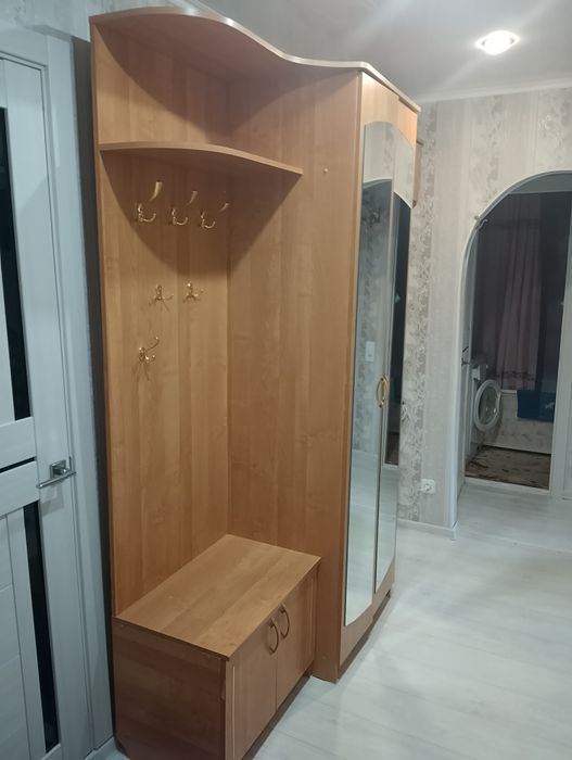 Продам шкаф в прихожую