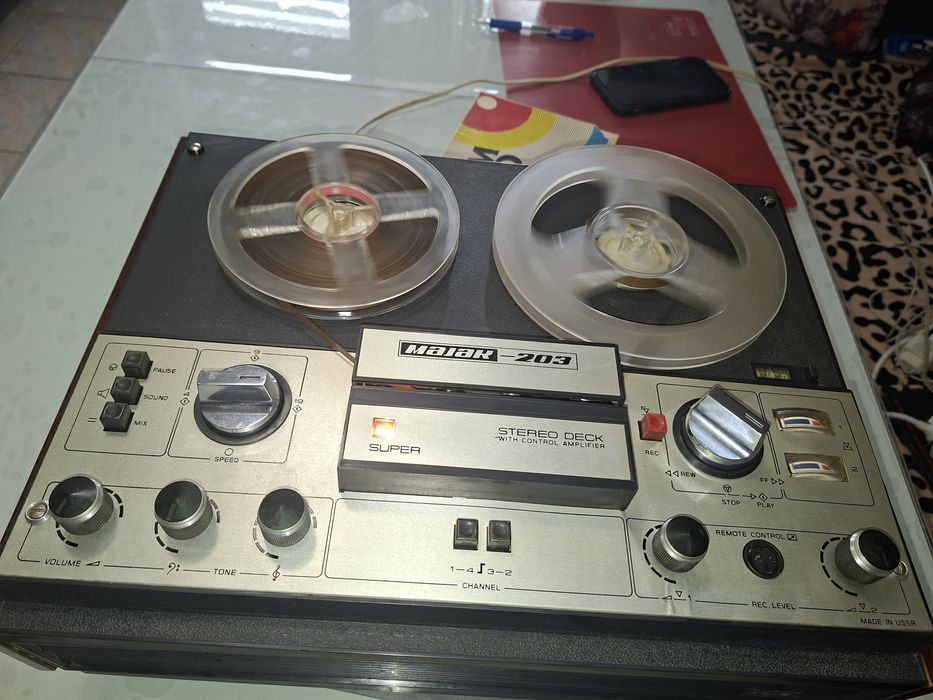 Magnetofon Majak 203, fabricat in URSS, 1980, funcțional, fără capac plastic