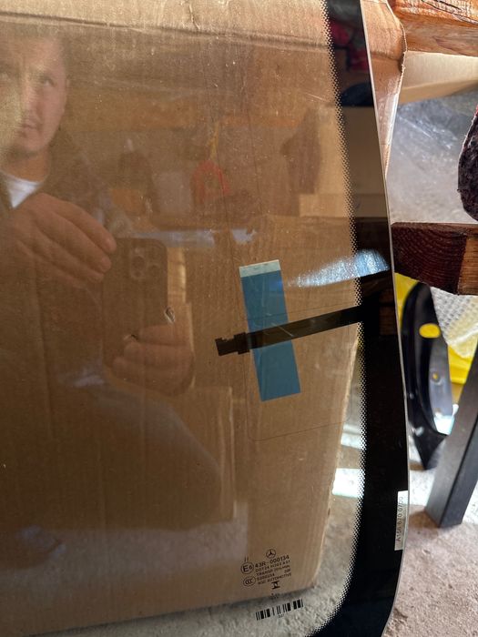 Челно стъкло оргинално на Мерцедес w156