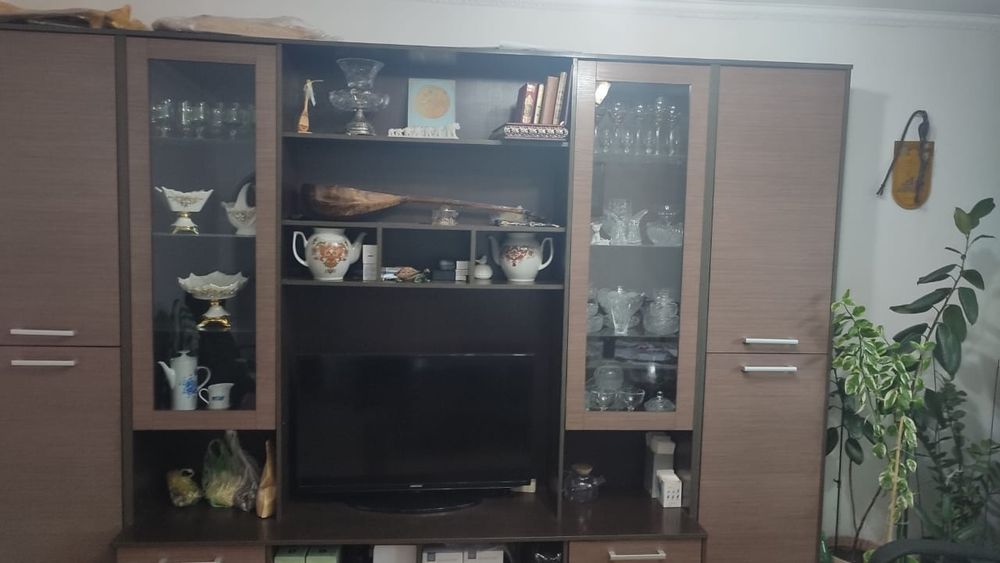 Продаю шкаф для гостинный