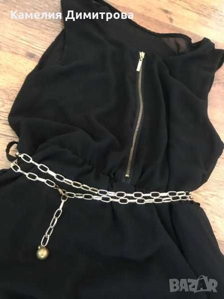 Черна рокля с коланче.