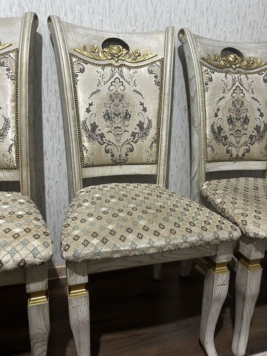 Продам не дорого стол со стульями