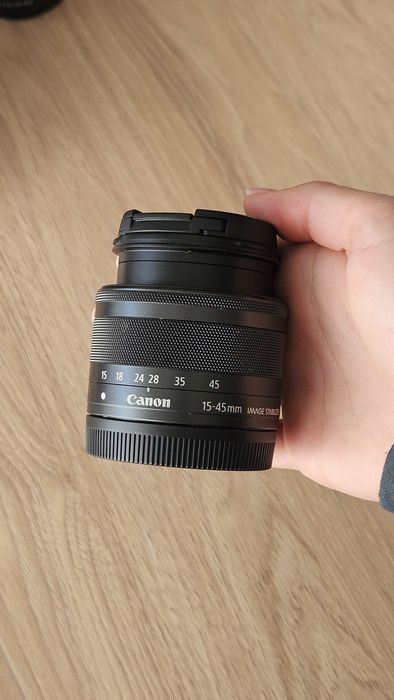 Vand Canon M50 + obiectiv Canon kit 15-45mm