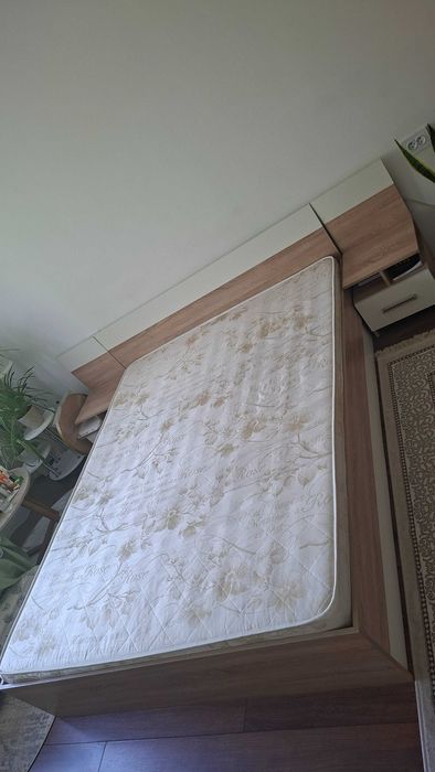 Продам кровать с матрасом