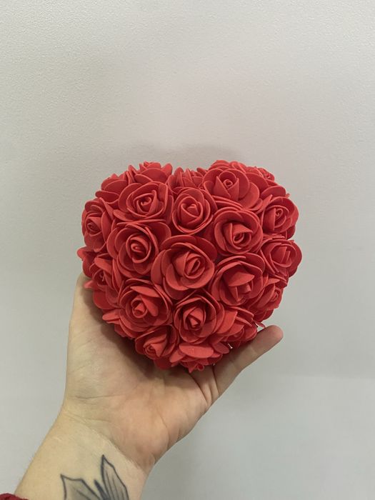 “Сърце от червени рози”