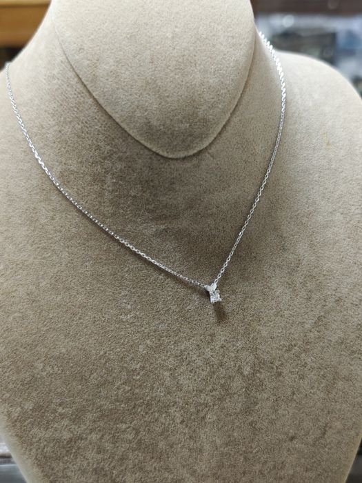 Lanț aur 18k 1.89gr cu diamant natural 0.10ct la baza gatului (r)