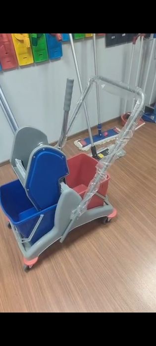 Продоется уборная тележка