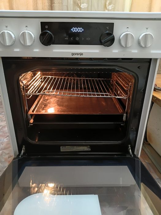 Продам стеклокерамическую плиту Gorenje