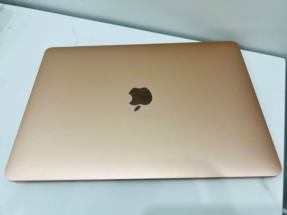 Продам Macbook air 13