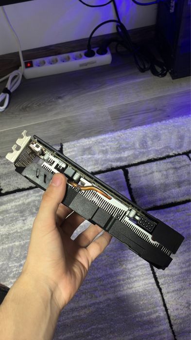 Vand rx 580 spatiu 8gb