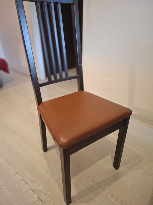 Masa extensibila si scaune (tapitate cu piele naturala)