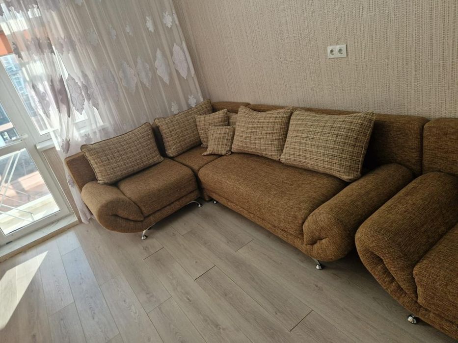 Продам диван угловой с креслом