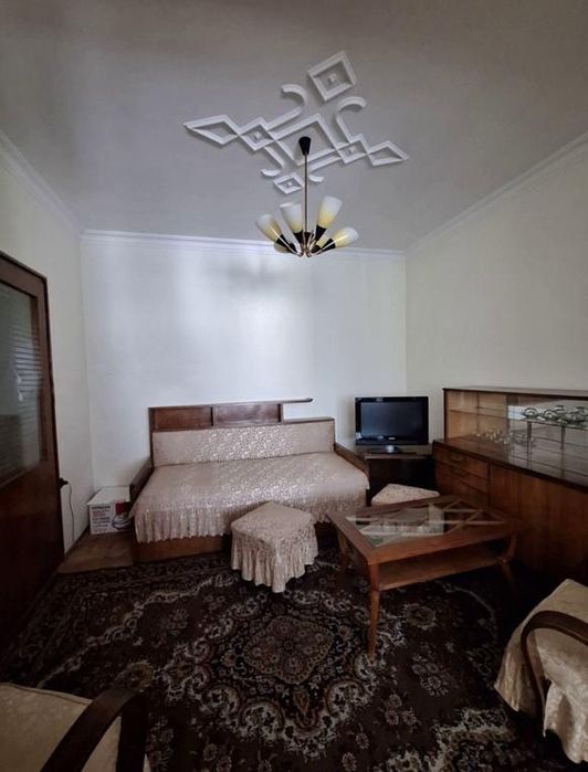 Дава се под наем Тристаен апартамент в София, Център - 75 кв.м за 562 € - Снимка #1