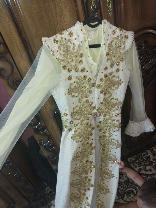 Kelinlik kòylagi sotiladi kòp kiyilmagan