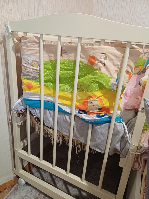 Продам детскую кроватку 130×70
