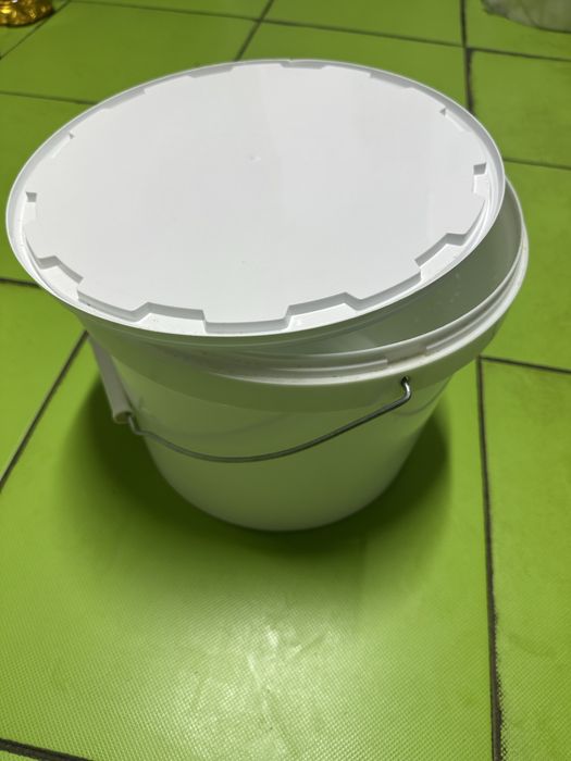 Продается пластиковые ведра.