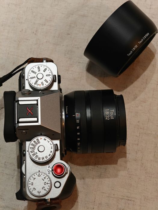 Обектив Zeiss Touit 32mm f/1.8 (Planar) за Fujifilm