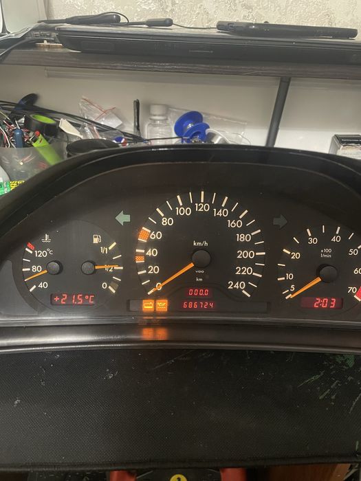 Щиток (панель) приборов мерседес