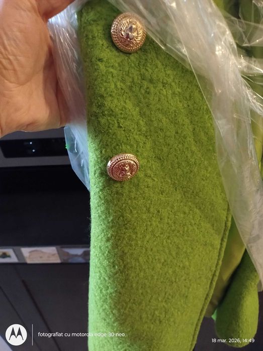 Palton verde  butoni aurii, din lana, nou, fara etichetă mărimea S,