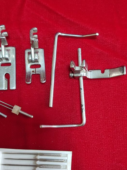 Запчасти и иглы для швейной машинки