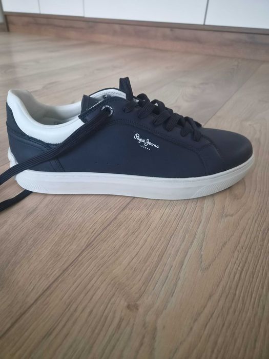 Нови мъжки обувки