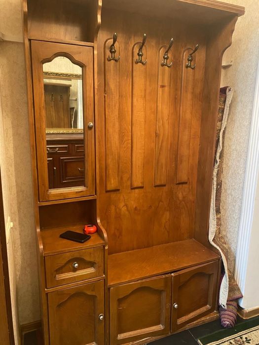 Продам стулья,диван , прихожий ,стол -стулья ,стенка