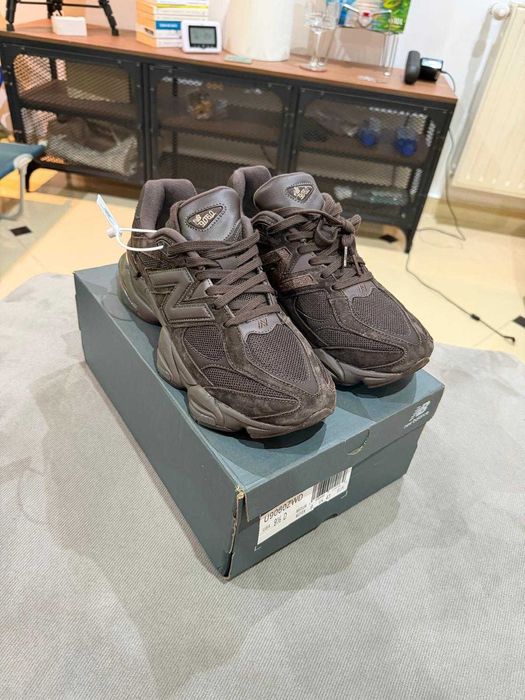 Vand adidasi Sneakers New Balance 9060 maro, mărimea 43, noi nepurtați, in cutie