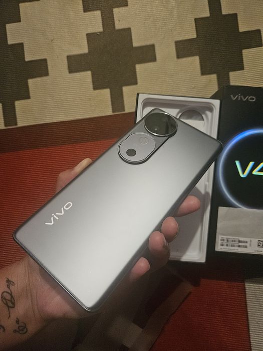 Vivo V40 5G (256 g)