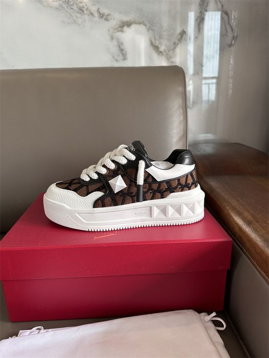 Valentino Garvani Stud XL