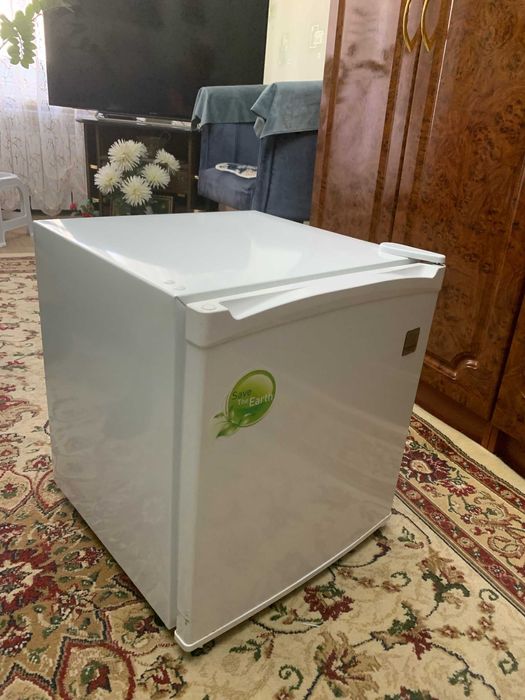 Мини-холодильник DAEWOO FR-063R