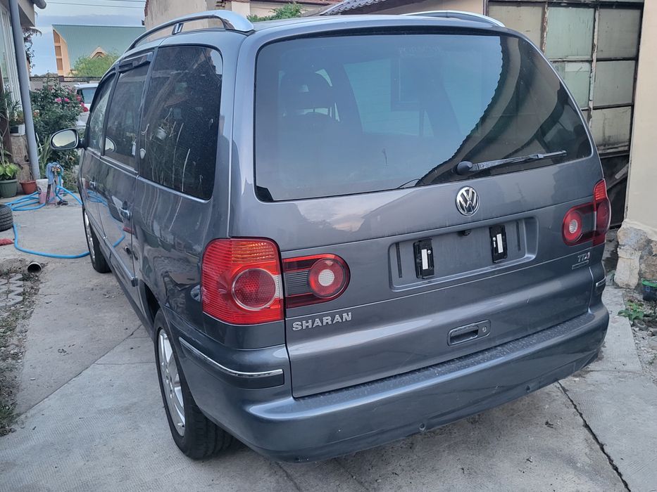 Sharan Anul 2009 4x4 1.9 tdi 116cp BVK 7 locuri Xenon