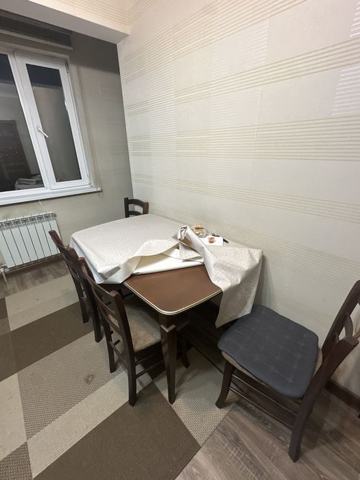 кухонный стол со 4 стулями