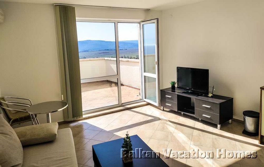 Продава се Тристаен апартамент в Бяла - 139 кв.м за 404 €/кв.м - Снимка #2