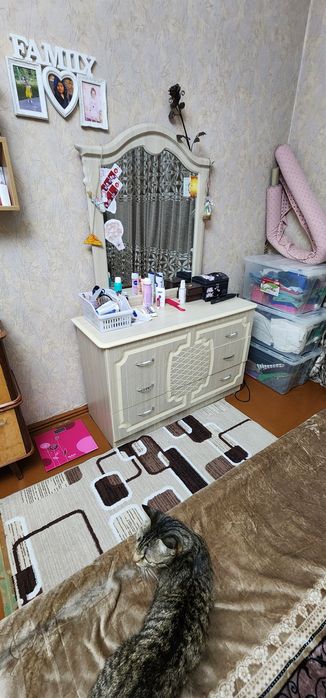 Продам спальный гарнитур