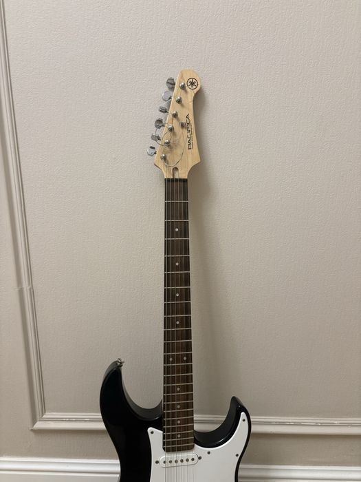 Продам электрогитару