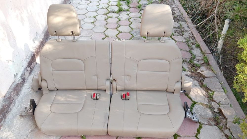 Третий ряд сидений Land Cruiser 200