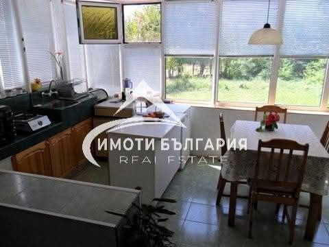 Къща в с.Певците, общ.Карлово