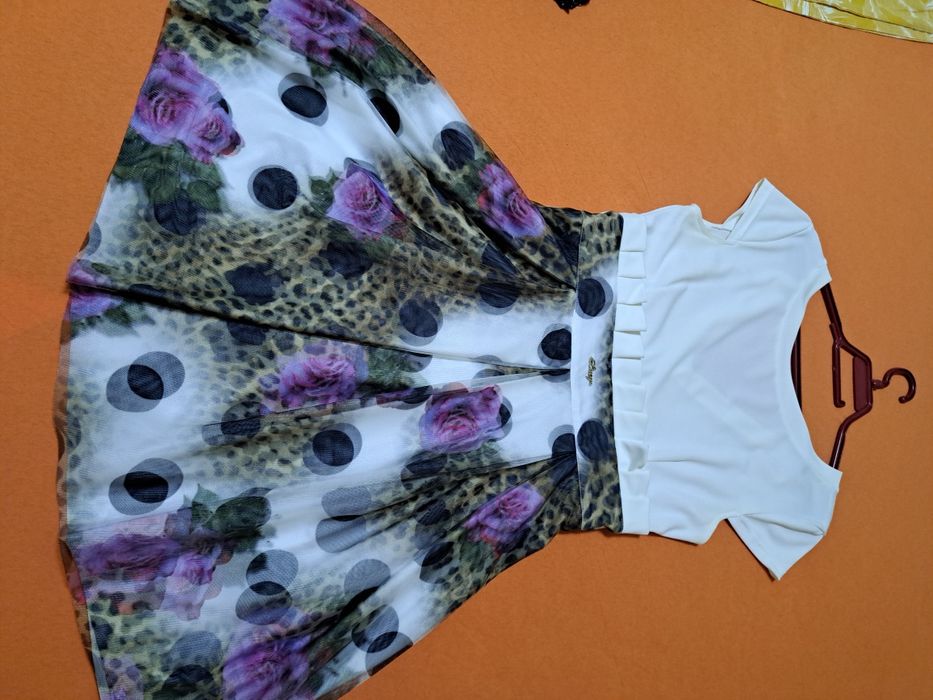 Кокетна рокля на Луси