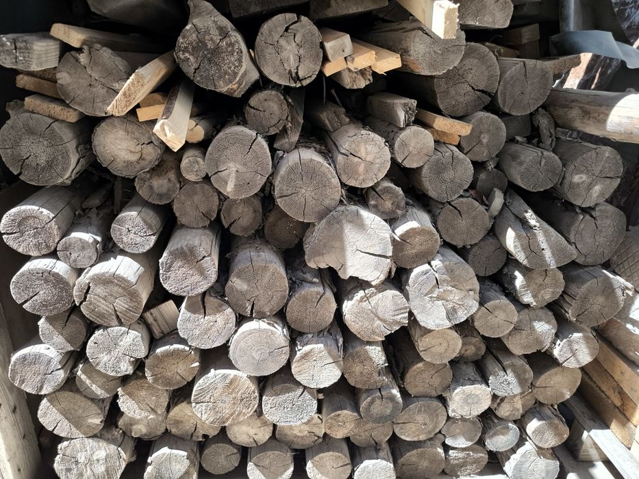 Дрова . Сруб хвойных пород.