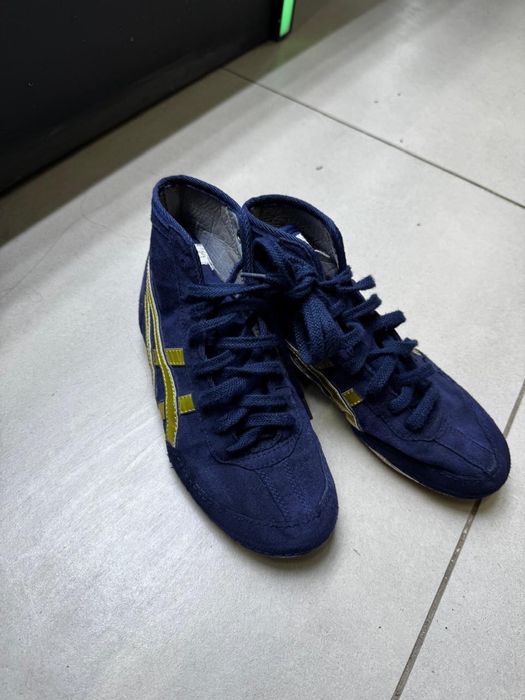 Продается барцовка синий и есть красный