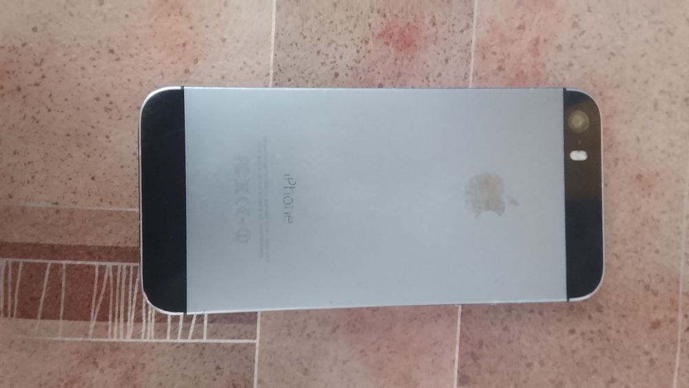 Продаю iPhone 5s.