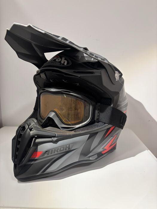 Каска за мотор Airoh и очила