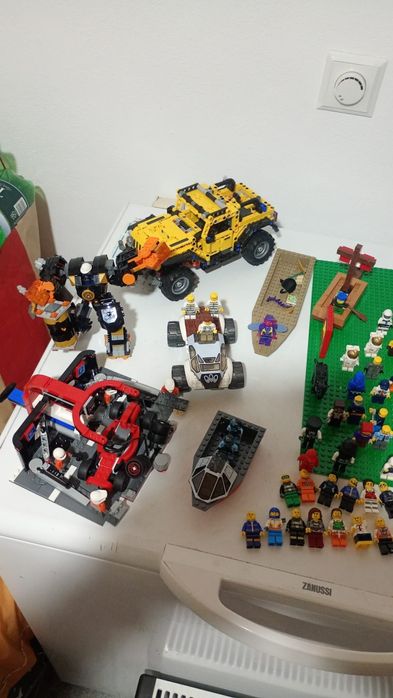 Vând 100 omuleți lego se pot da și separat