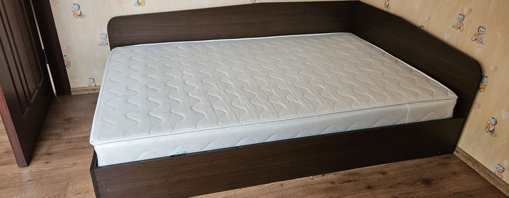 Легло  с  матрак