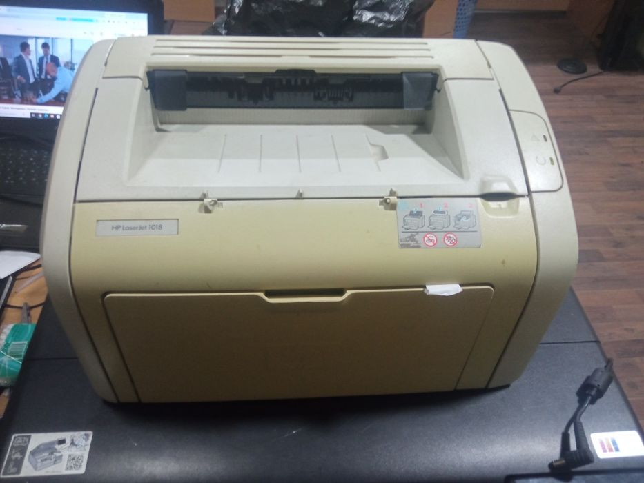 Надежный принтер HP LaserJet 1018 — Обслужен, с родным картриджем