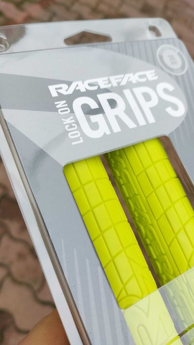 Mansoane Race Face Grippler Lock-On 30mm Grips - diferite culori