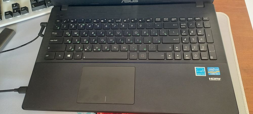 Ноутбук ASUS в хорошем состоянии
